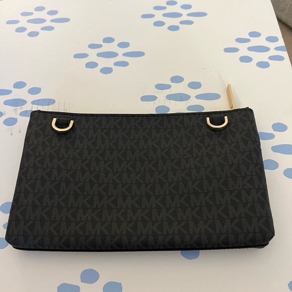 Small black Michael kors monogram clutch - Picture 2 of 4